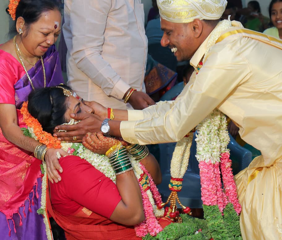 Vicky & Sukanya Photo 16